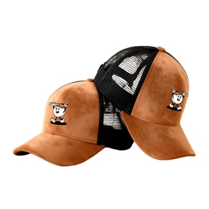 Casquette de golf personnalisée avec logo, 6 panneaux, en velours et maille, style trucker, avec matériau respirant et léger, fermeture à boucle métallique - Product Image 3