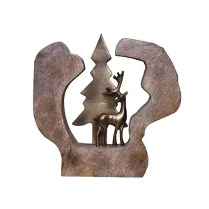 Aluminium Weihnachtsbaum und Hirsch mit Messing antiker Oberfläche auf Holzfelsen individuell geschaffenes bestes Dekorprodukt zu verkaufen
