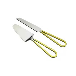 Ensemble de couteau à gâteau en acier inoxydable avec poignée en boucle dorée - Product Image 1