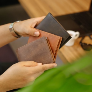 Unisex Vintage Style <b>Brown</b> Leather Bi-Fold <b>Wallet</b> Open Closure Design - Product Image 1