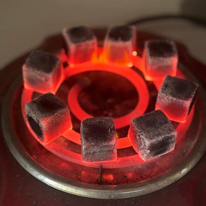 Charbon de bois Coco Gold d'Indonésie, écologique, de qualité supérieure, conçu pour les acheteurs saoudiens qui attachent de l'importance à la chaleur propre, à la qualité durable - Product Image 1