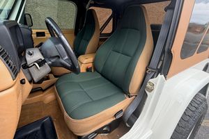 Jeep Wrangler SE 4x4 de 1997, Usado, Motor V8 de 4.8 Litros, Tracción en las Cuatro Ruedas, Mayormente de Propietarios del Sur - Product Image 5