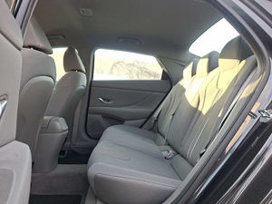 ELANTRA SEL FWD 2023 USADO EN BUEN ESTADO, EXTERIOR GRIS PORTOFINO, INTERIOR GRIS MEDIO, SEDÁN DE ALTO RENDIMIENTO, CVT, TRACCIÓN DELANTERA, HP 147 R - Product Image 3