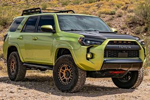 Toyota 4Runner TRD Pro 2022 d'occasion en excellent état, superchargeur Magnuson, finition Lime Rush, 4x4, modifications tout-terrain - Product Image 2