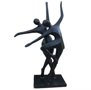 Las esculturas de figuras de pareja de metal elevan los espacios al agregar profundidad emocional y equilibrio visual. - Product Image 6