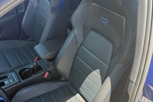 Volkswagen Golf R Turbo 4 cylindres d'occasion en excellent état, modèle 2022 - Product Image 2