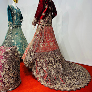 Velvet Crop Trail Cut Lehenga con trabajo pesado completo y colección Jarkan Stone Mahamantra con 7 diseños y 5 colores ricos - Product Image 1