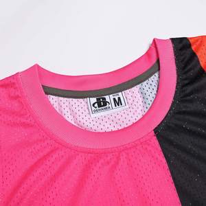 ชุดกีฬาบาสเก็ตบอลแบบสวมใส่สบาย ระบายอากาศได้ดี ป้องกันแบคทีเรีย ผลิตจากโพลีเอสเตอร์ 100%  พร้อมสกรีนลายแบบ Sublimation  สามารถใส่ได้ทั้งชายและหญิง  สามารถสั่งทำชื่อและหมายเลขได้ - Product Image 4