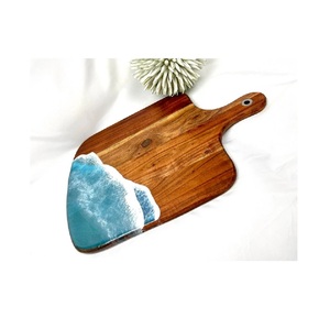 Planche à fromage en résine personnalisée avec pièce de conception de trou de poignée de rivière en résine avec vente - Product Image 5