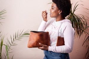 OEM Customizable Luxury <b>Travel</b> Cosmetic <b>Bag</b> Wholesale Eco-Friendly Large Capacity Leather Makeup <b>Organizer</b> for Women - Product Image 4