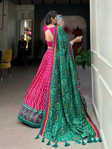 Increíble color Tussar Silk Leheriya con estampado de Patola Border Lehenga Choli Fabricante DE LA India al precio más bajo - Product Image 4