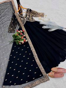 Vestido Anarkali de Georgette Negro Bordado de Lujo Unity con Dupatta, Ropa Premium para Fiestas y Eventos Nocturnos - Product Image 5