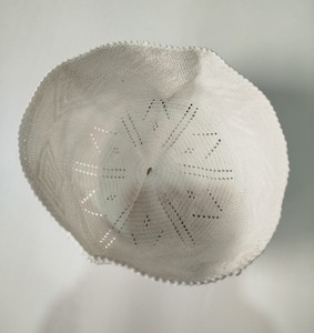 Chapeau de prière pour hommes musulmans tricoté à la main Kufi fait avec 100% coton de qualité supérieure est plus doux et confortable chapeau musulman du Bangladesh - Product Image 3