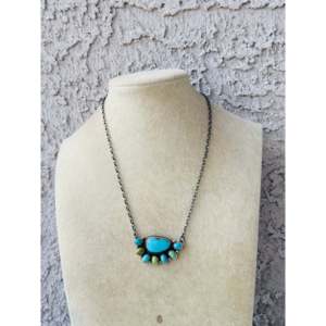 Collier superposé Geraldine James Fashion avec pierres multiples et grappe en argent sterling - Product Image 1