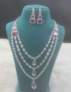 Parure de bijoux en laiton moderne haut de gamme, collier et boucles d'oreilles fleuris étincelants pour mariage, fiançailles et soirée - Product Image 4