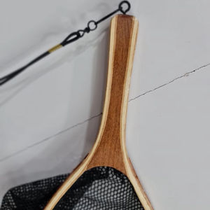 Filet d'atterrissage de pêche à la mouche en plein air Filet à truite Cadre en bois avec filet en caoutchouc Filet coulé à la main Thor Filet de pêche à la truite - Product Image 1