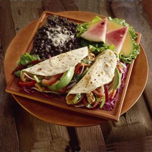 Lot de 4 assiettes en bois-Design authentique rustique durable-Vaisselle polyvalente pour la salle à manger-Forme de la main-Intrinsèquement unique - Product Image 2