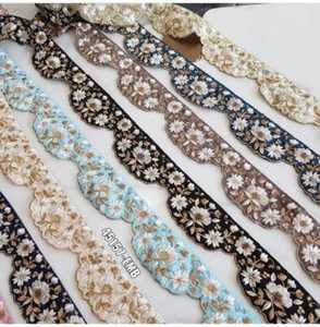 Cordones bordados a máquina de diseño floral finamente hechos a medida y en seis colores para vestidos de novia y para reventa. - Product Image 3