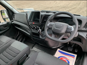 2025 blanco 35C18HA8 vagón automático 4100L H3 3.0ltr 180bhp diésel con asientos de cuero de cámara trasera de dirección derecha de 99 millas - Product Image 5