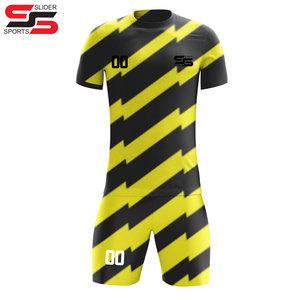 Uniformes de football unisexes de haute qualité Service OEM personnalisé Nouveau design Vêtements de rue pour adultes Haut de football à sublimation de haute qualité - Product Image 6