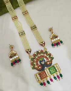 Conjunto de joyería tradicional india con Collar chapado en oro, pendientes para ocasiones especiales disponibles a los mejores precios - Product Image 2