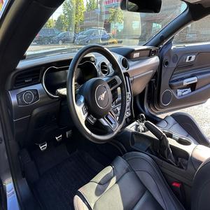 Alerte Offre Exceptionnelle! Ford Mustang GT Premium Coupé 2021 Super Propre, Boîte Manuelle 6 Vitesses, Moteur V8, Gris Carbonisé, Coupé de Luxe - Product Image 3