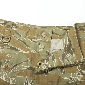 Uniforme de peinture sublimé personnalisé avec un design d'impression vibrant pour les équipes sportives et les événements créatifs - Product Image 6