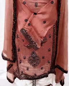 Designer moderne non cousu brodé à la main indien Fashion-Forward costumes en soie pour femmes Protection solaire pour le style traditionnel - Product Image 3