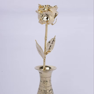 แจกันดอกกุหลาบโลหะสีทองมีสไตล์พร้อมสำเนียงดอกไม้แห้งสำหรับเป็นของขวัญและกิจกรรมวันฮาโลวีน - Product Image 1