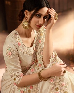 Evergreen Design, dernier fabricant de saree et de chemisiers en soie brodée scintillante de Surat, Inde - Product Image 4