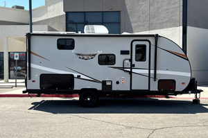 Autocaravana de Viaje Industrial 2023, Garantía de 3 Años, Área de Dormir Confortable, Cocina, Baño, Autonomía NEDC de 601-700 km - Product Image 5