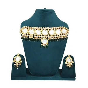Ensemble de collier choker vert émeraude Kundan avec zircon plaqué or en acier inoxydable pour les mariages, bijoux de mariée raffinés pour femmes - Product Image 2