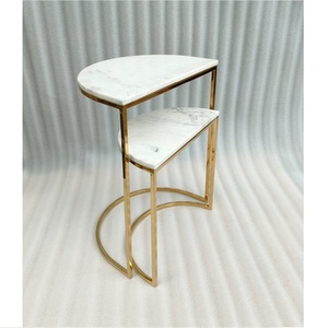 Ensemble de deux tables d'appoint en acier inoxydable avec structure en marbre blanc naturel et revêtement PVD pour salle à manger application régulière - Product Image 1