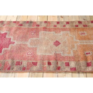 Tapis Herki 2,7x8,3 pieds, tapis turc écologique en laine rose patchwork avec envers en latex - Product Image 3