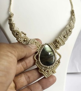 Collier en macramé avec pierre précieuse ovale, fil gris, pendentif feuille, style bohème, fait main, réglable, bijoux inspirants - Product Image 3