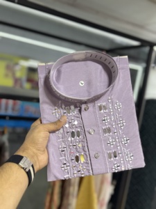 การออกแบบระดับพรีเมี่ยมพร้อม kurta ที่มีความยาวเต็มรูปแบบสำหรับผู้ชายที่มีเนื้อผ้าที่อุดมไปด้วยนักออกแบบระดับพรีเมียมสวมใส่ในปริมาณที่มาก - Product Image 6