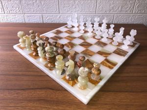 Table d'échecs en marbre traditionnel de luxe - Pierre naturelle de marbre de qualité supérieure pour le salon et la chambre à coucher - Product Image 4