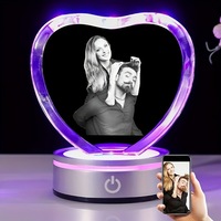 Cœur en cristal poli gravé au laser 3D avec base LED - Cadeau de mariage tendance sur le thème des fées