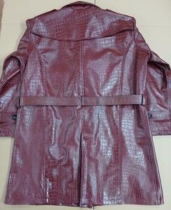 เสื้อแจ็คเก็ตหนังแท้ลายจระเข้สำหรับผู้ชายรุ่นล่าสุด สไตล์นักขี่มอเตอร์ไซค์ - Product Image 4