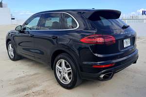 Porsche Cayenne 2016 Usado, Paquete Premium AWD, Interior Beige Luxor, Sin Modificar - Product Image 3