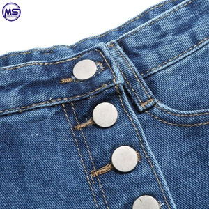 Vente en gros de vêtements pour femmes, short en jean léger de haute qualité avec impression de Logo personnalisé - Product Image 2