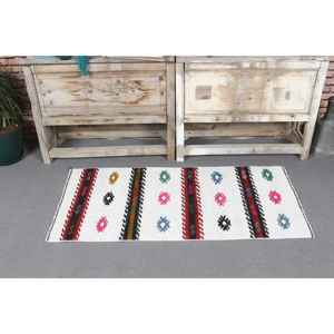 Alfombra Turca Vintage de 1.9x4 pies, Alfombra Pequeña, Alfombra de Lana Blanca con Camuflaje Rojo - Product Image 2