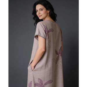 Camisón Largo Estampado para Mujer Alpine, Suave y Cómodo, Tejido de Fibra Completa, Talla Única XXL, Mangas Cortas con Bolsillo Lateral - Product Image 3