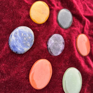 Pierres d'inquiétude en cristal de guérison naturelle en gros | Pierres précieuses de palmier pour le soulagement du stress, l'anxiété et la méditation Reiki auto-soins - Product Image 1