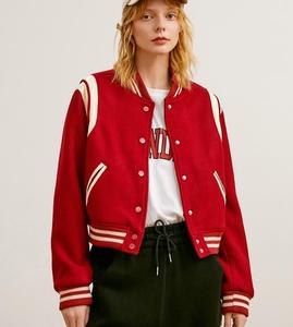 เสื้อแจ็คเก็ตเบสบอลผู้ชายสีแดง คอตั้งสไตล์อังกฤษ กันน้ำ ระบายอากาศได้ดี เป็นมิตรกับสิ่งแวดล้อม ใส่ได้สองด้าน สไตล์ไฮสตรีท สำหรับฤดูหนาว - Product Image 5