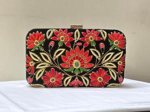 Bolso DE mAnO PARA MUJER DE TRABAJO Zari oxidado de alta calidad, tamaño 8 "X 5" con diseño de ciervo, monedero para mujer para exportación mundial desde la India - Product Image 3