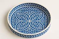 Plateau de service décoratif artisanal haut de gamme, motif floral bleu et blanc, écologique, élégant centre de table