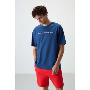 เสื้อยืดผู้ชาย Air Jones สีน้ำเงินรอยัล ทรงโอเวอร์ไซส์ พิมพ์ลายผ้าคอตตอนผสม พื้นผิวมีเท็กซ์เจอร์ - ผ้าหนา แขนสั้น คอกลม - Product Image 1