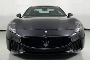 LISTO PARA ENVIAR, MASE-RATI GRANTURISMO MODENA 2024, Volante a la Derecha/Izquierda, Motor V6 Twin-Turbo de 483 HP, Tracción en las Cuatro Ruedas - Product Image 2