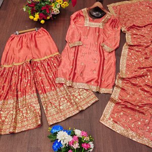 Hermoso traje de boda con trabajo bordado - Product Image 1